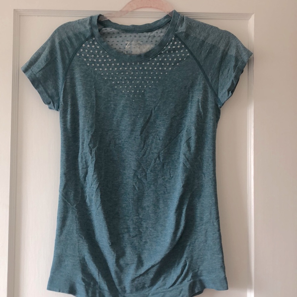 Zella short sleeve workout tee. Large.